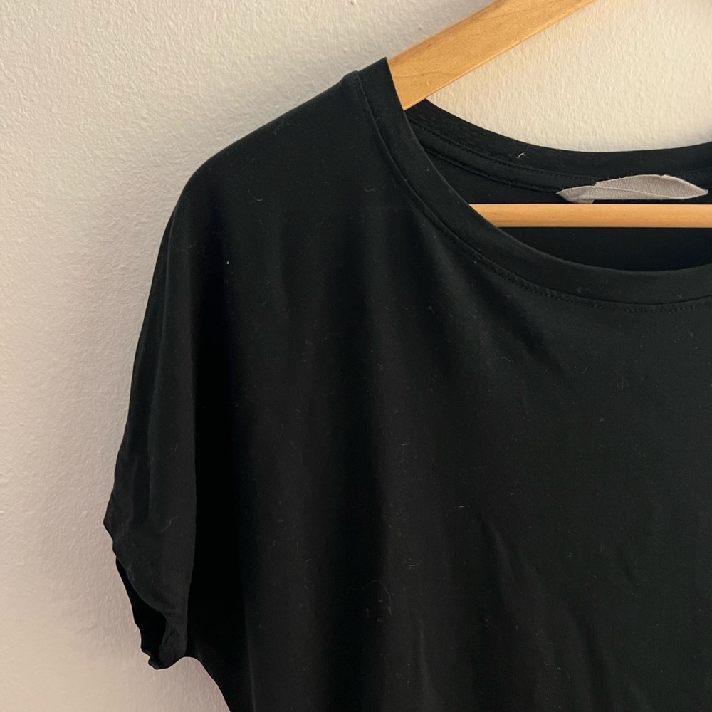 Black athleta tee!